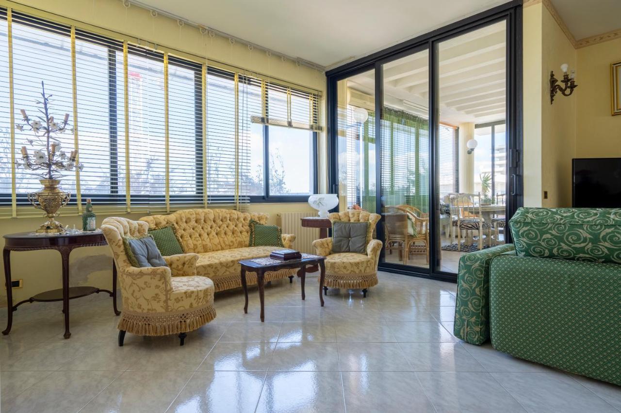 Grazia Attic Apartment With Terrace トラーニ エクステリア 写真